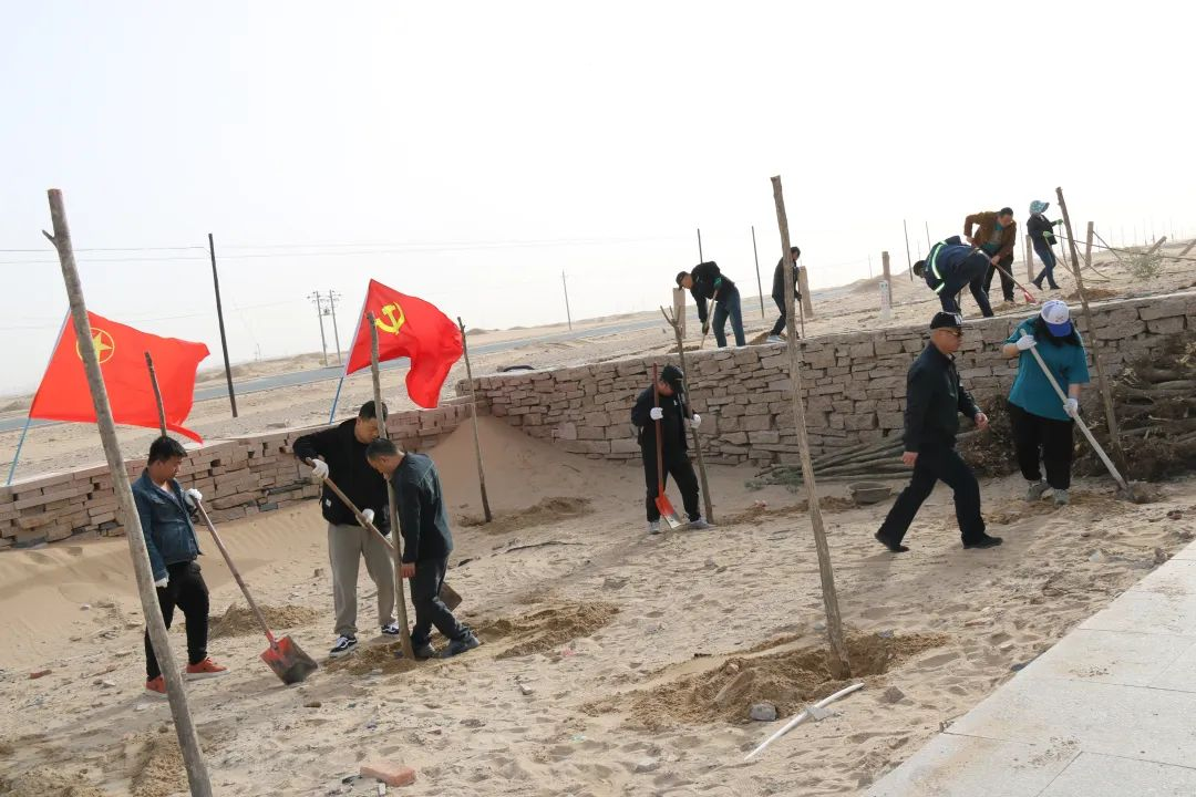 綠化環(huán)境 美化生活丨內蒙陜建礦業(yè)開(kāi)展“植樹(shù)護綠”主題活動(dòng)